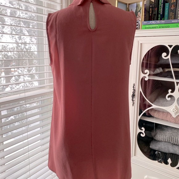 🌸 Spring Tunic Blouse 🌸 - Picture 2 of 5